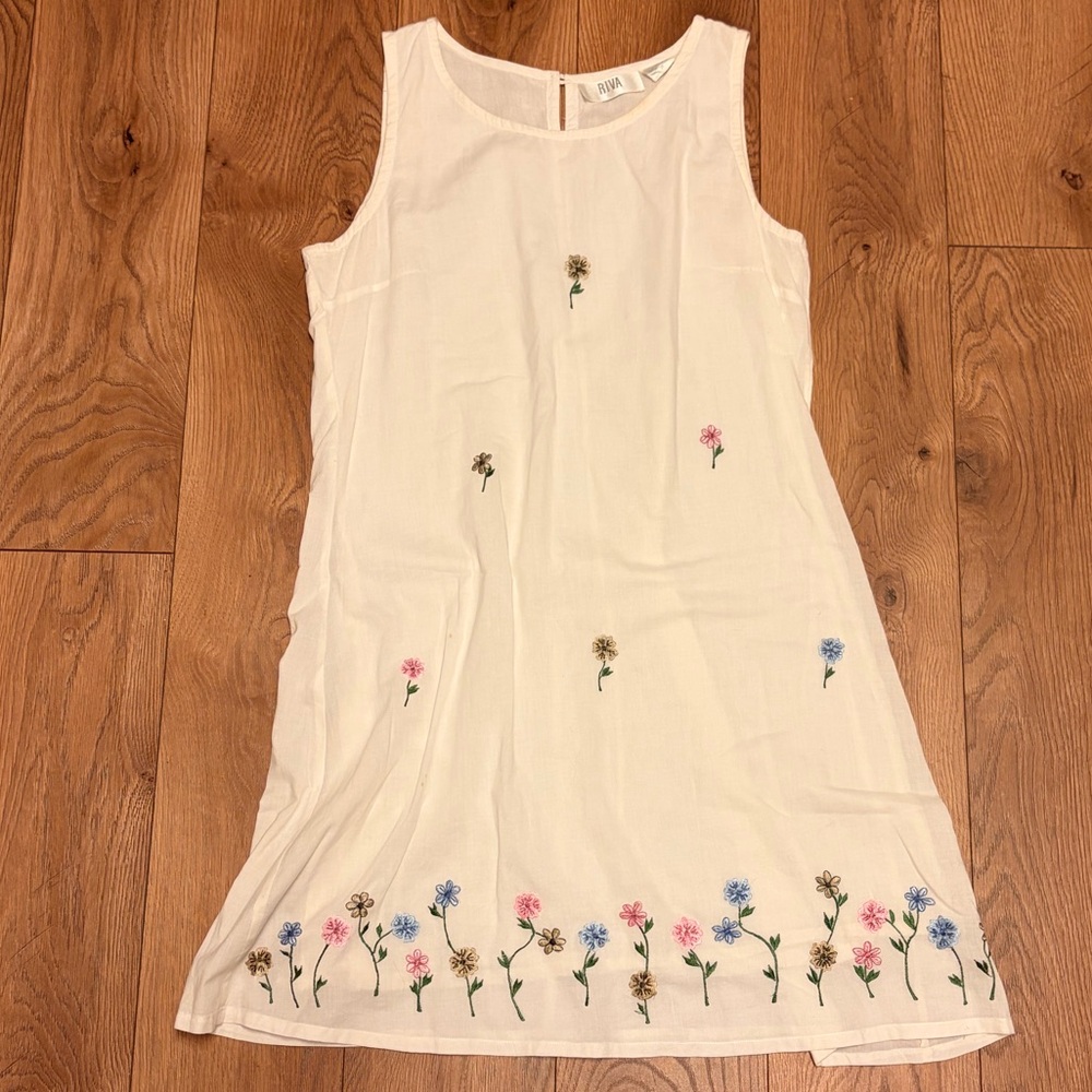 Elegant Floral Embroidered Dress - White